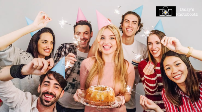How to Use Birthday Photobooths for Perfect Group Photos?